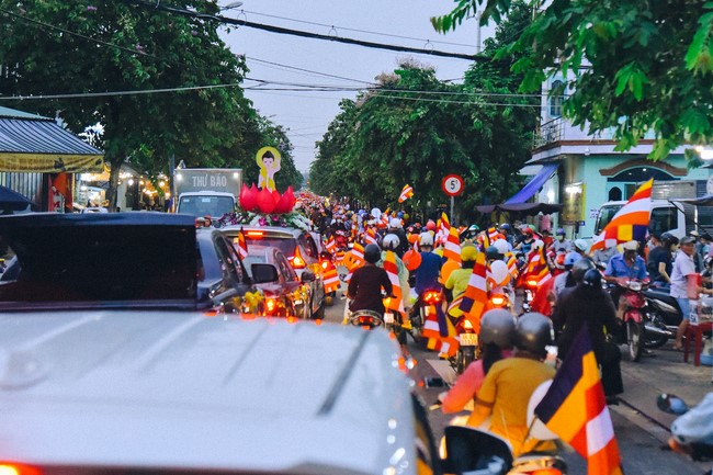 Parade of flower cars in Hoc Mon district