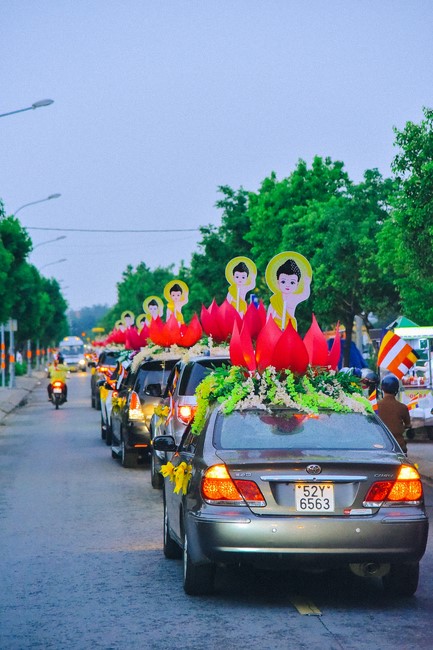 Parade of flower cars in Hoc Mon district