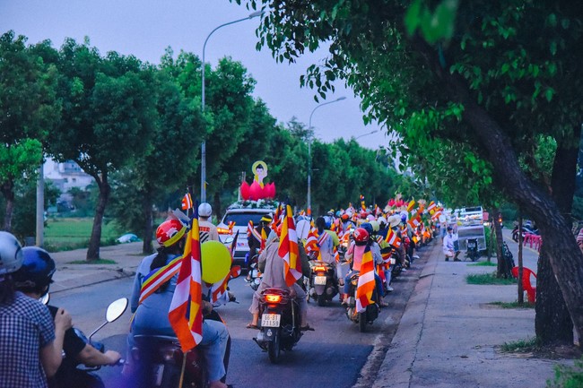 Parade of flower cars in Hoc Mon district
