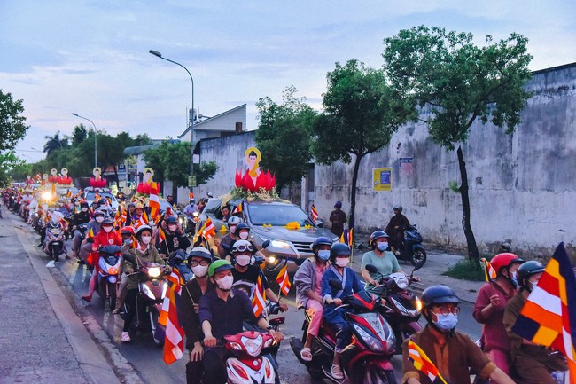 Parade of flower cars in Hoc Mon district