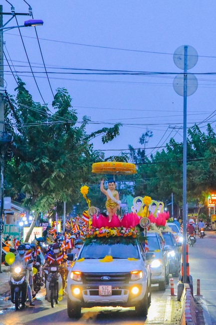 Parade of flower cars in Hoc Mon district