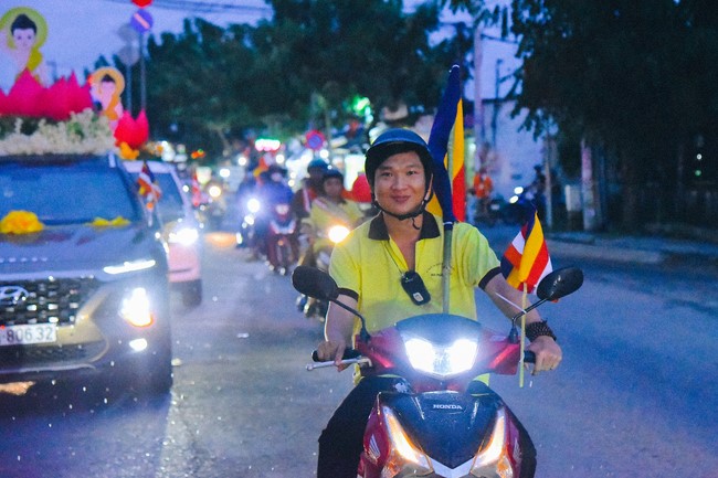 Parade of flower cars in Hoc Mon district