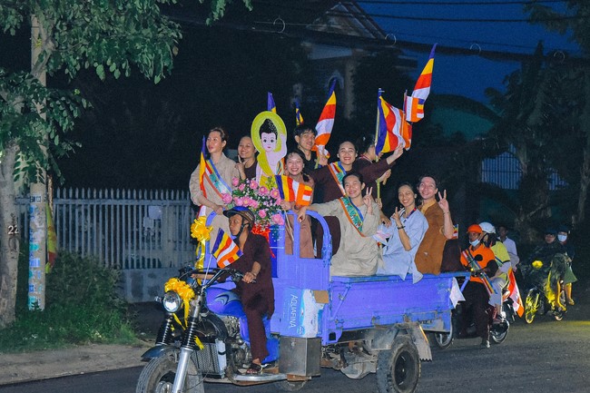 Parade of flower cars in Hoc Mon district