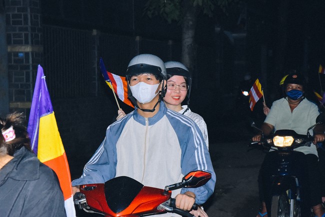 Parade of flower cars in Hoc Mon district