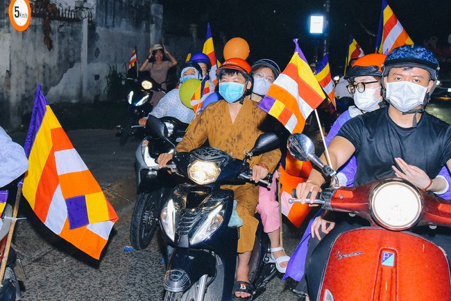 Parade of flower cars in Hoc Mon district