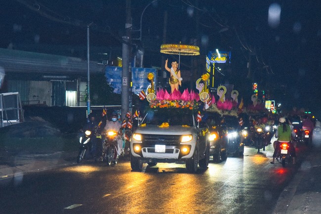 Parade of flower cars in Hoc Mon district