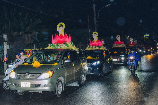 Parade of flower cars in Hoc Mon district