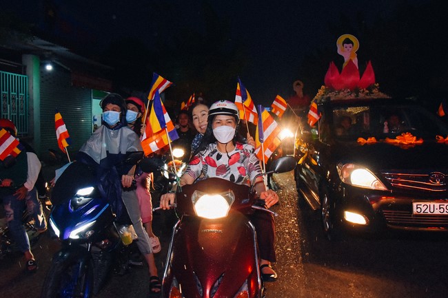 Parade of flower cars in Hoc Mon district
