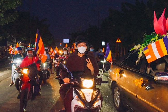Parade of flower cars in Hoc Mon district