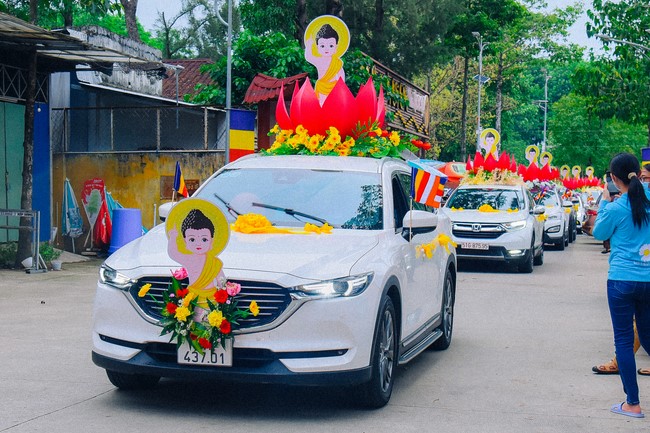 Parade of flower cars in Hoc Mon district