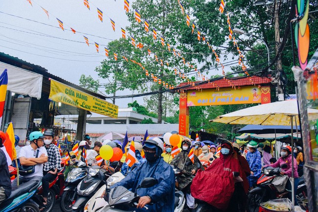 Parade of flower cars in Hoc Mon district