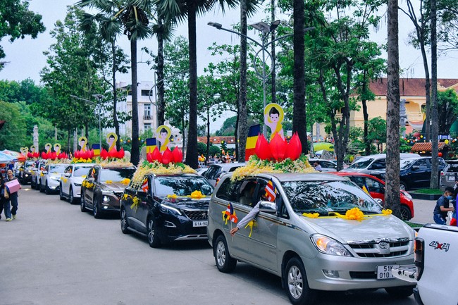 Parade of flower cars in Hoc Mon district