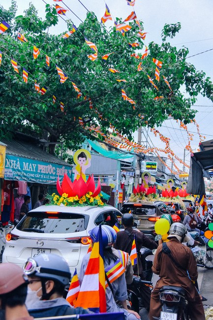 Parade of flower cars in Hoc Mon district