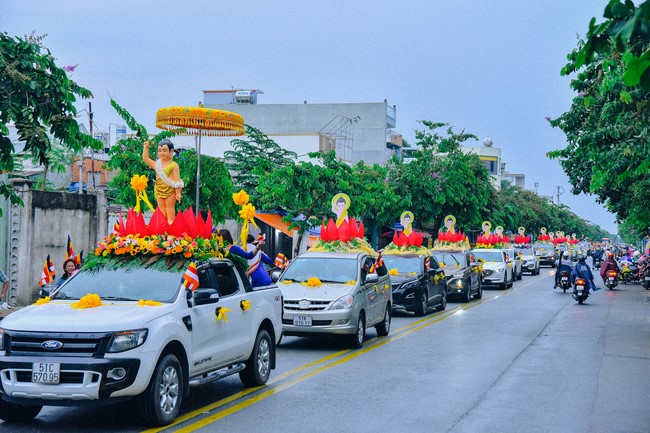 Parade of flower cars in Hoc Mon district