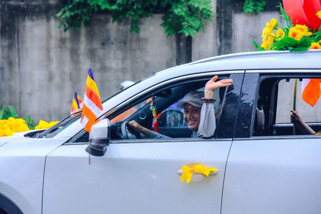 Parade of flower cars in Hoc Mon district