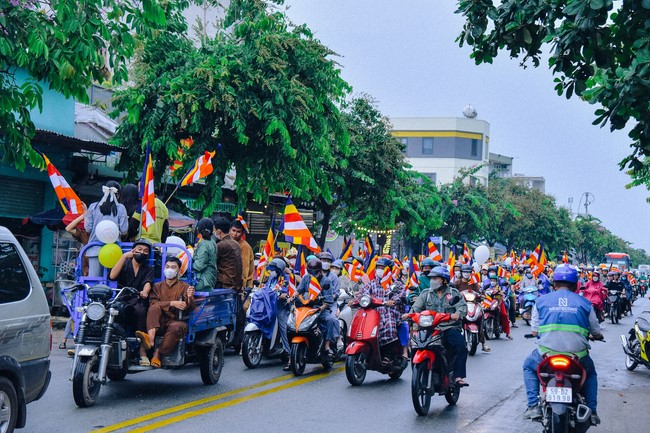 Parade of flower cars in Hoc Mon district