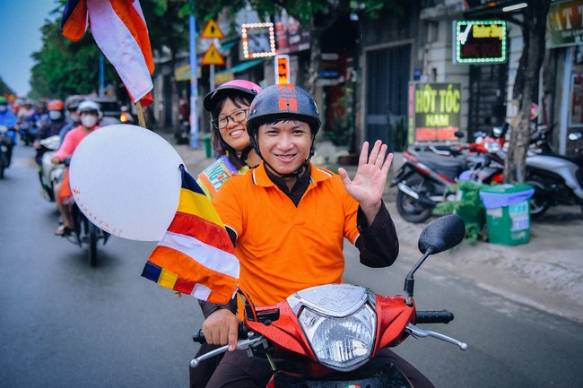 Parade of flower cars in Hoc Mon district
