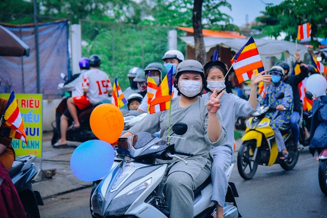 Parade of flower cars in Hoc Mon district