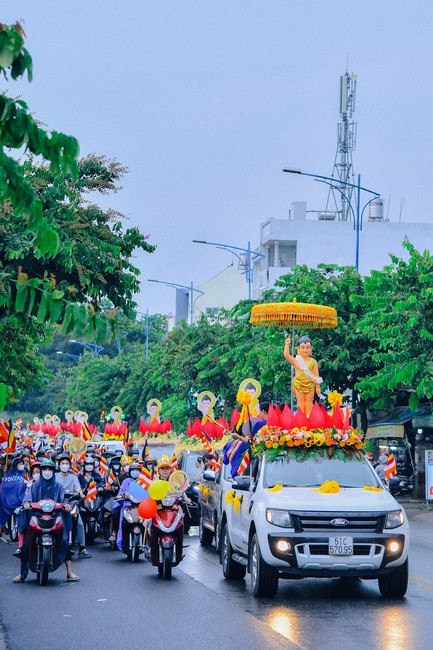Parade of flower cars in Hoc Mon district