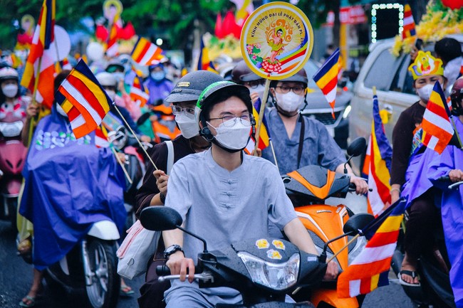 Parade of flower cars in Hoc Mon district