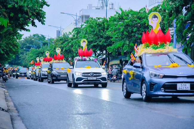 Parade of flower cars in Hoc Mon district
