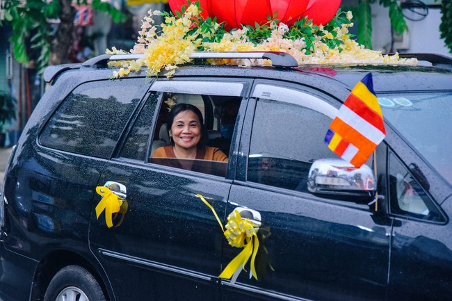 Parade of flower cars in Hoc Mon district
