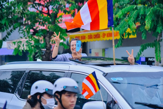 Parade of flower cars in Hoc Mon district