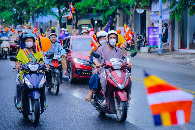 Parade of flower cars in Hoc Mon district