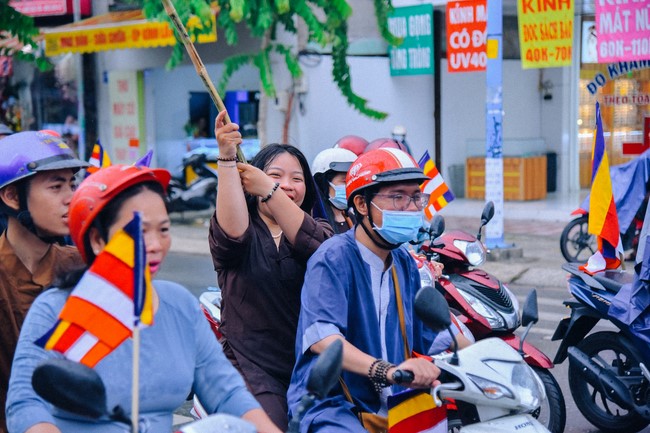 Parade of flower cars in Hoc Mon district