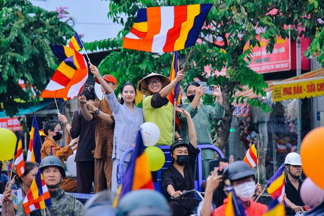 Parade of flower cars in Hoc Mon district