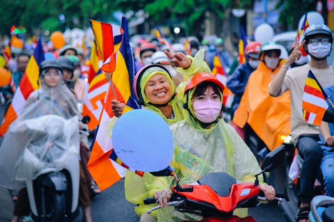 Parade of flower cars in Hoc Mon district
