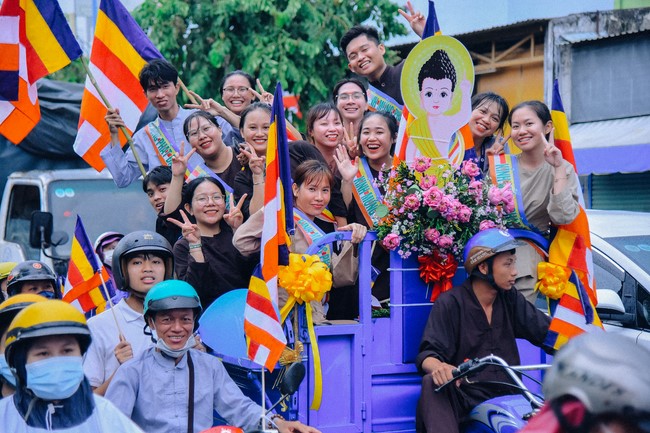 Parade of flower cars in Hoc Mon district
