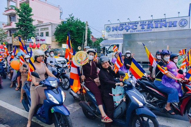 Parade of flower cars in Hoc Mon district