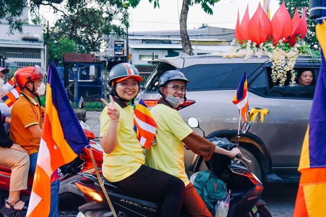 Parade of flower cars in Hoc Mon district
