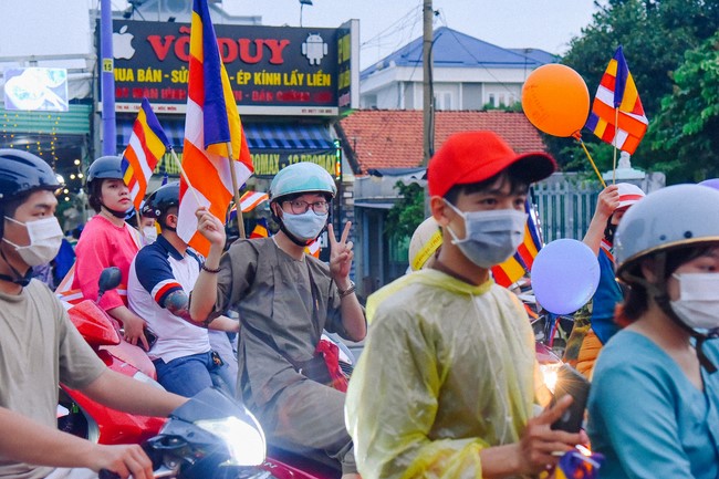 Parade of flower cars in Hoc Mon district