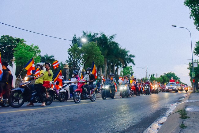 Parade of flower cars in Hoc Mon district