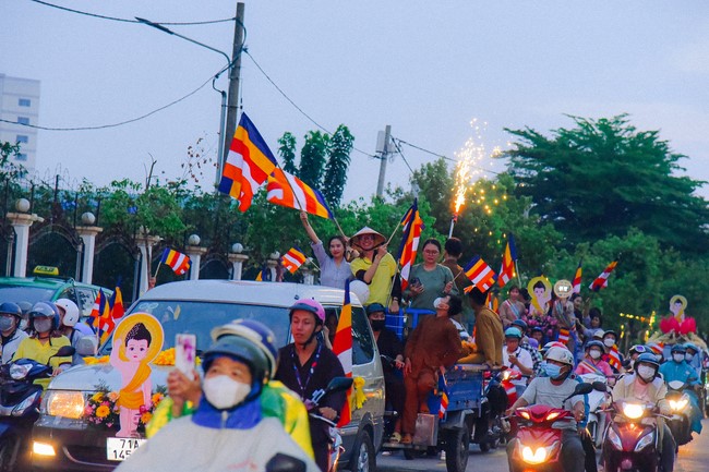 Parade of flower cars in Hoc Mon district