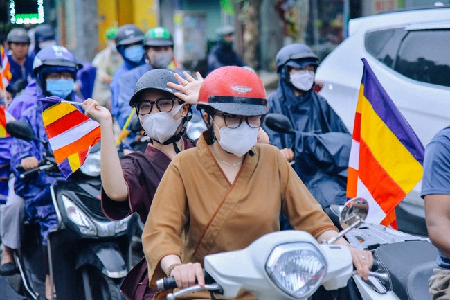 Parade of flower cars in Hoc Mon district