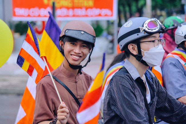 Parade of flower cars in Hoc Mon district