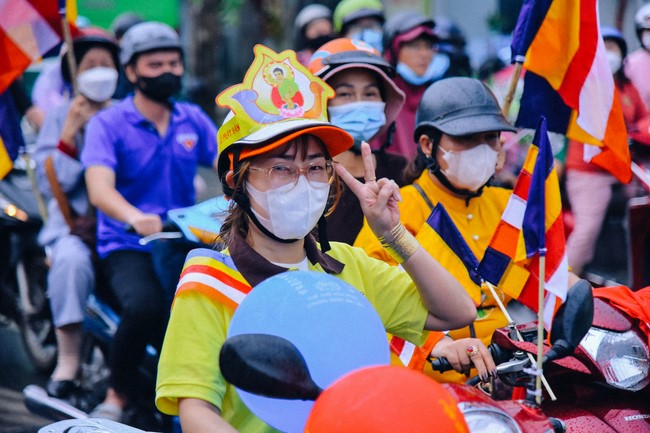 Parade of flower cars in Hoc Mon district