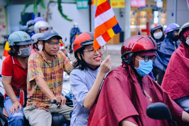 Parade of flower cars in Hoc Mon district