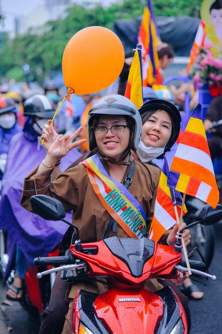 Parade of flower cars in Hoc Mon district