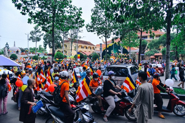 Parade of flower cars in Hoc Mon district