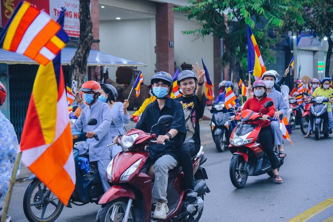 Parade of flower cars in Hoc Mon district