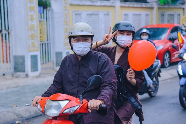 Parade of flower cars in Hoc Mon district