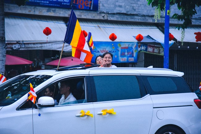 Parade of flower cars in Hoc Mon district