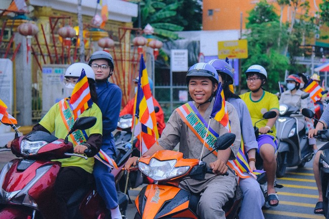 Parade of flower cars in Hoc Mon district