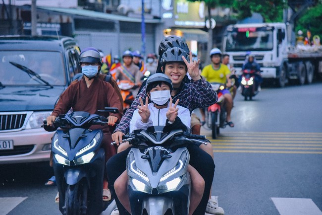 Parade of flower cars in Hoc Mon district