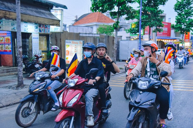 Parade of flower cars in Hoc Mon district