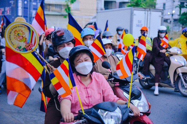 Parade of flower cars in Hoc Mon district